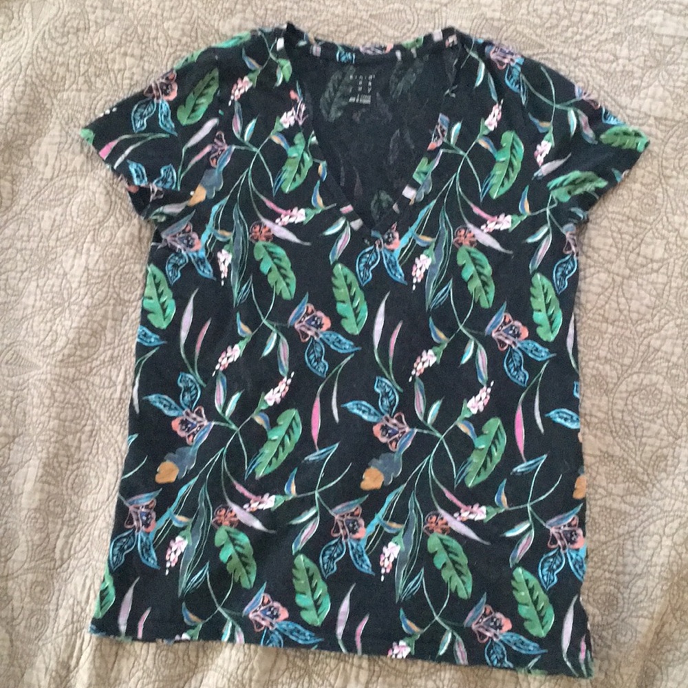 Flora and fauna Tee - cool and casual!